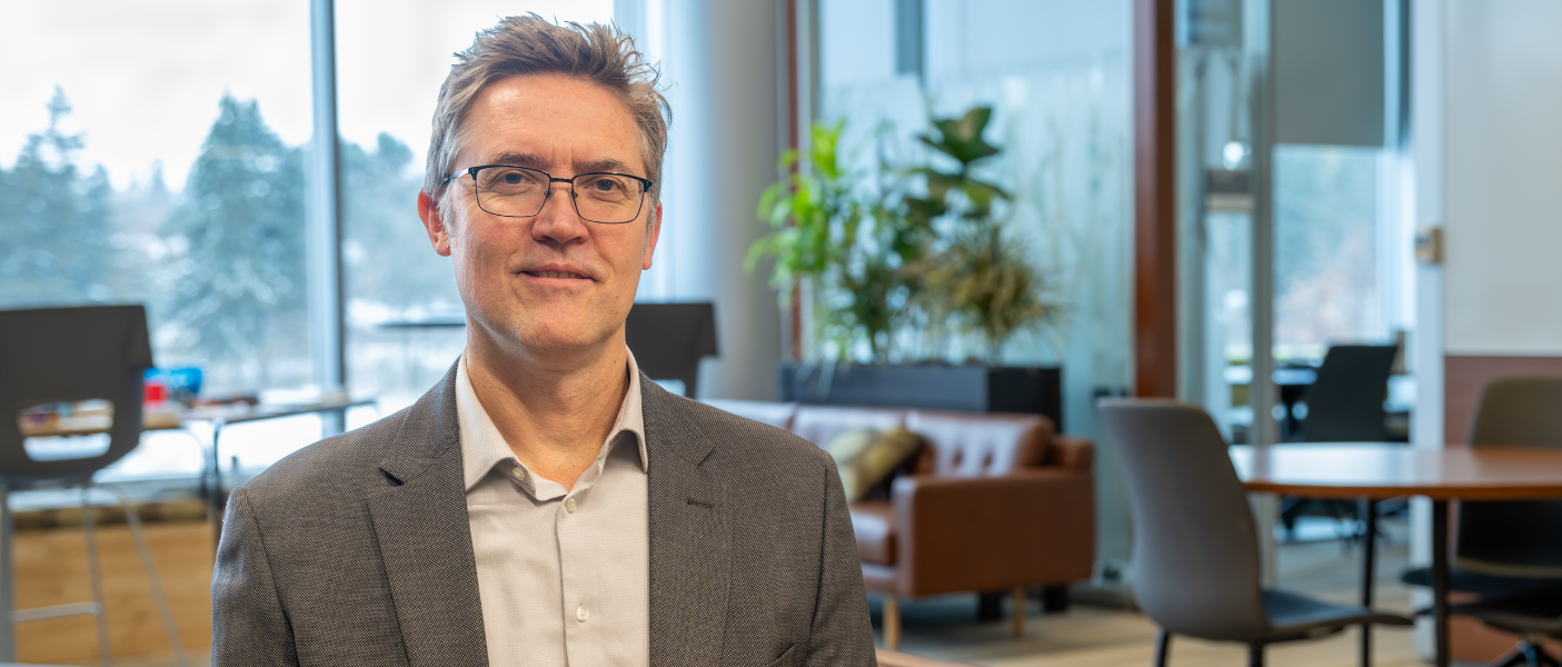 /static/apps/cms/news/1710/images/banners/Lee Schroeder header.png